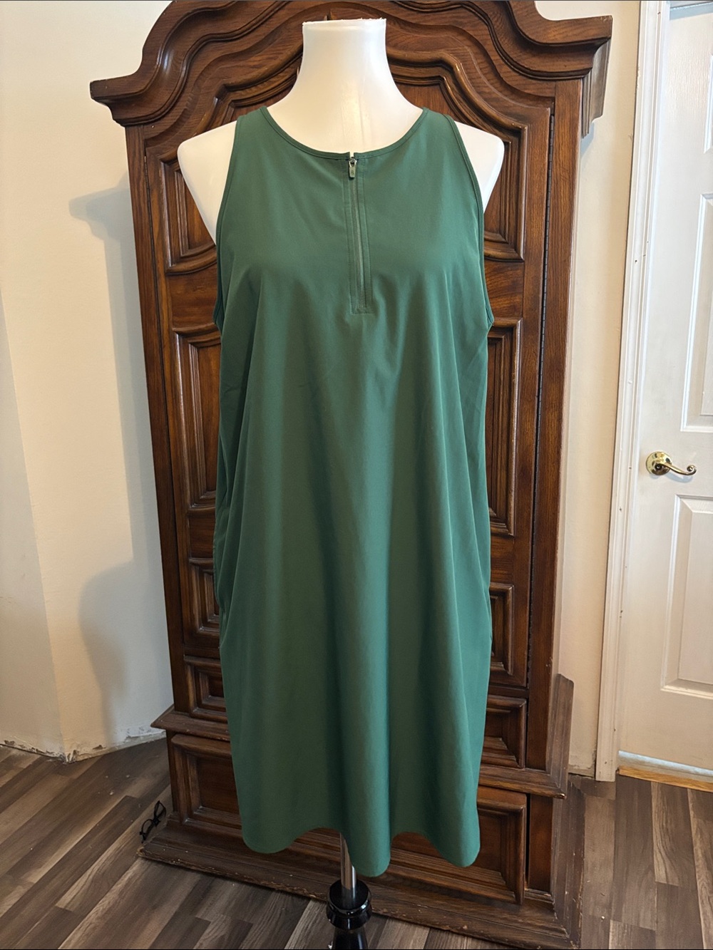 Lou & Grey green dress